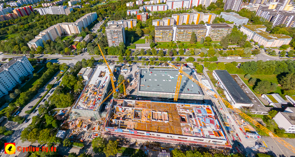 02.09.2022 - Baustelle Grundschule am Karl-Marx-Ring und Villa in der Niederalmstraße 16 in Neuperlach